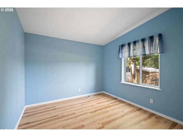827 Ne WOODARD Ave, Castle Rock, WA 98611