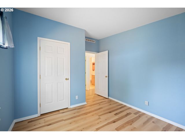 827 Ne WOODARD Ave, Castle Rock, WA 98611