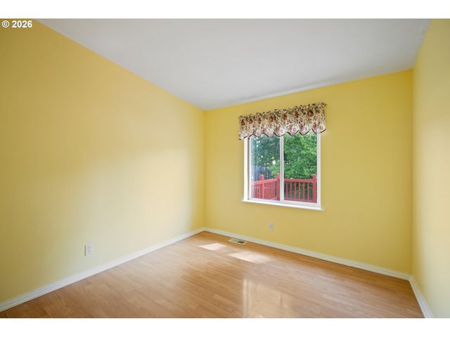 827 Ne WOODARD Ave, Castle Rock, WA 98611