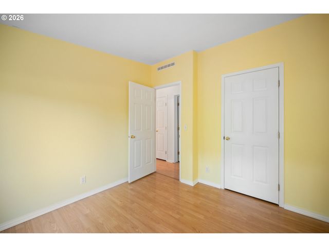 827 Ne WOODARD Ave, Castle Rock, WA 98611