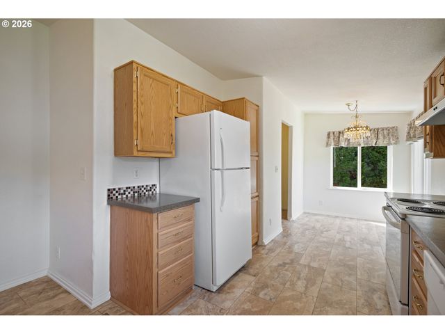 827 Ne WOODARD Ave, Castle Rock, WA 98611