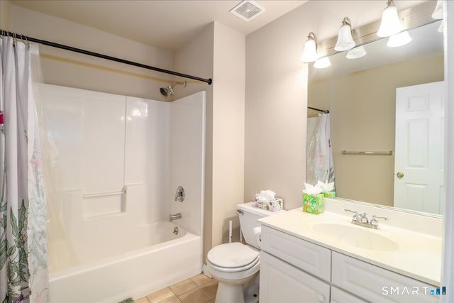 2004 Eaton Court 2004, Danbury, CT 06811