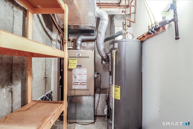 2004 Eaton Court 2004, Danbury, CT 06811