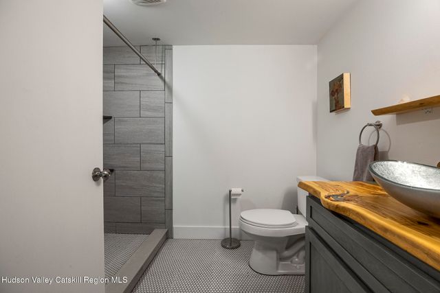 82 Near Road, Red Hook, NY 12571