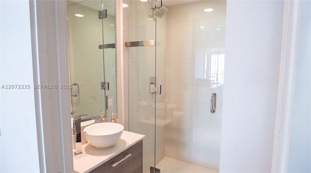 650 NE 32nd St 1502, Miami, FL 33137
