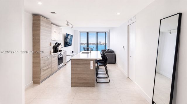 650 NE 32nd St 1502, Miami, FL 33137