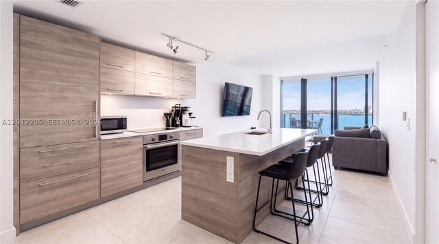 650 NE 32nd St 1502, Miami, FL 33137