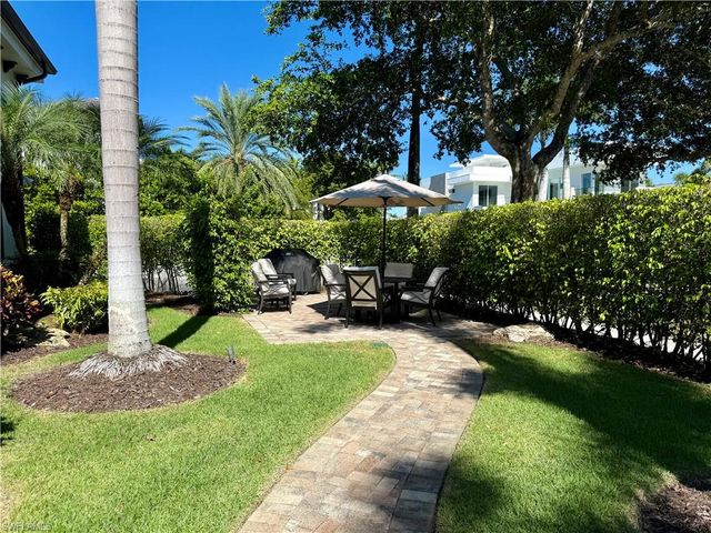 960 7th ST S # 103, Naples, FL 34102