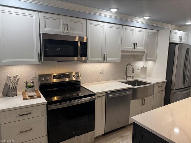 960 7th ST S # 103, Naples, FL 34102