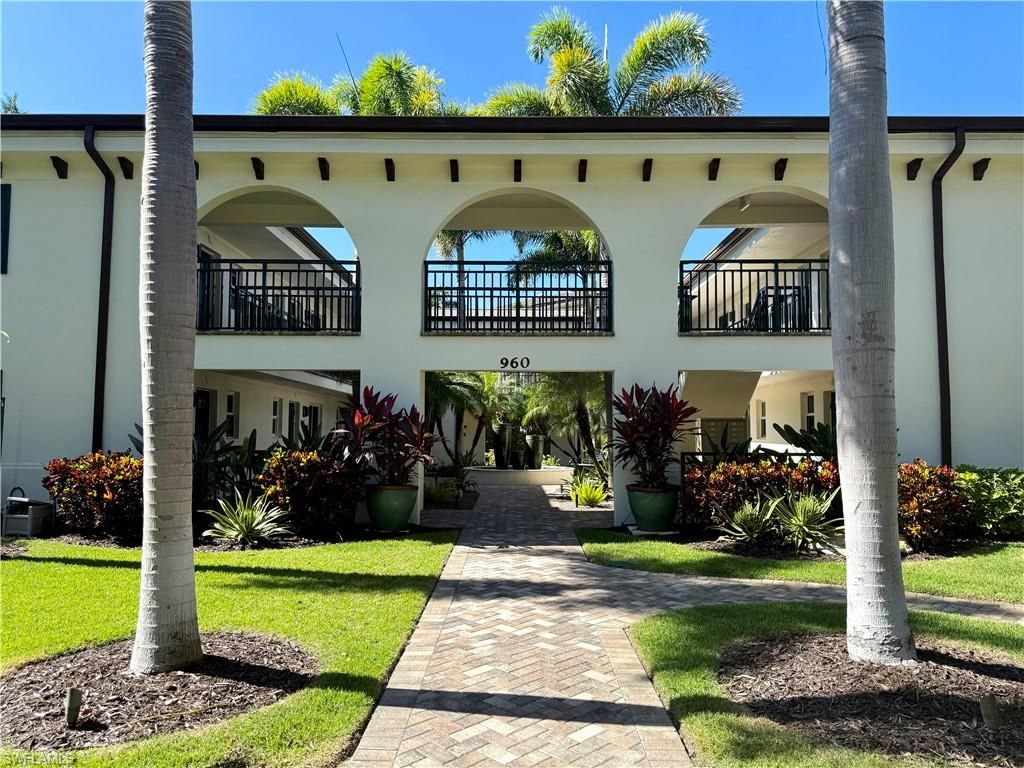 960 7th ST S # 103, Naples, FL 34102