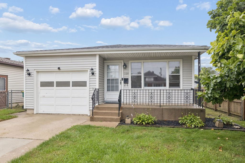 1104 N Prairie Avenue, Joliet, IL 60435 — exterior