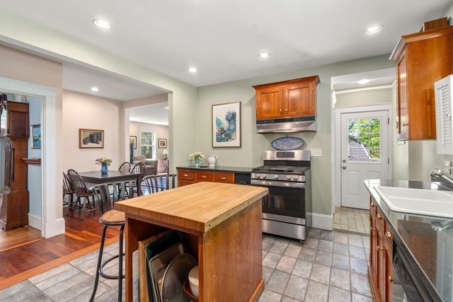 50 W Side Rd, Milton, MA 02186