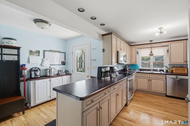 213 Acme Drive, Middlebury, CT 06762