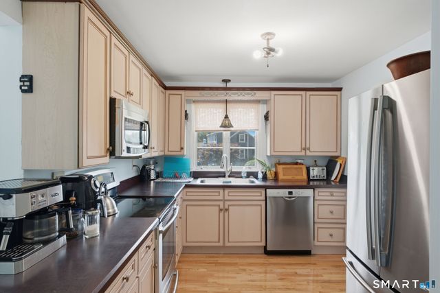 213 Acme Drive, Middlebury, CT 06762