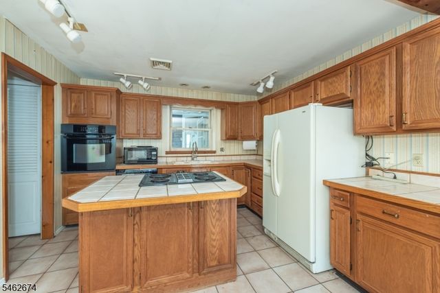30 Shale Hill Rd, Wantage Twp., NJ 07461