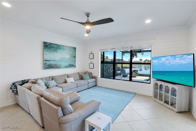 2735 Cinnamon Bay CIR, Naples, FL 34119