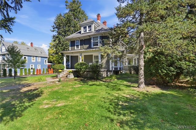 94 S Forest Road, Amherst, NY 14221