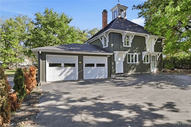 94 S Forest Road, Amherst, NY 14221
