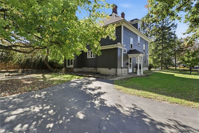 94 S Forest Road, Amherst, NY 14221