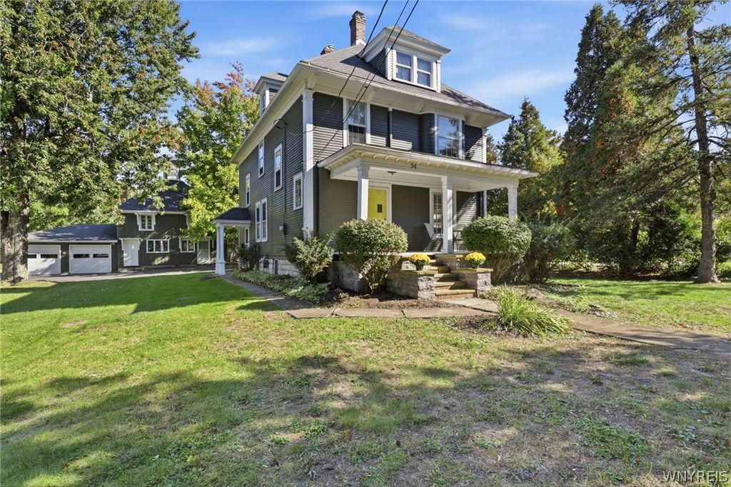 94 S Forest Road, Amherst, NY 14221