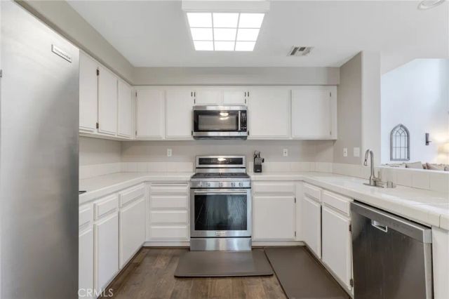19324 Runnymede, Reseda, CA 91335
