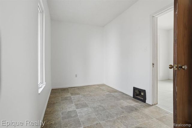 1209 10th Avenue, Port Huron, MI 48060