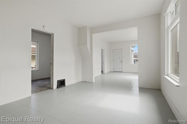 1209 10th Avenue, Port Huron, MI 48060