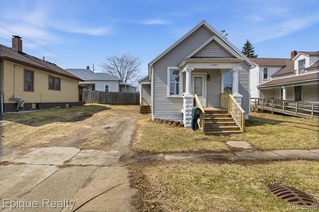 1209 10th Avenue, Port Huron, MI 48060