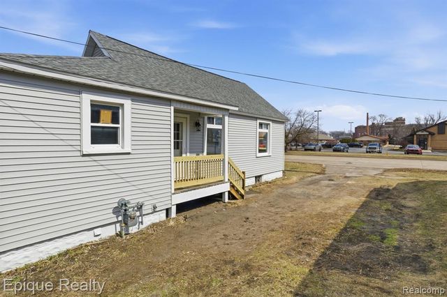 1209 10th Avenue, Port Huron, MI 48060