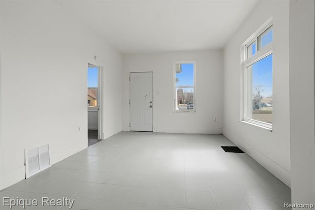 1209 10th Avenue, Port Huron, MI 48060