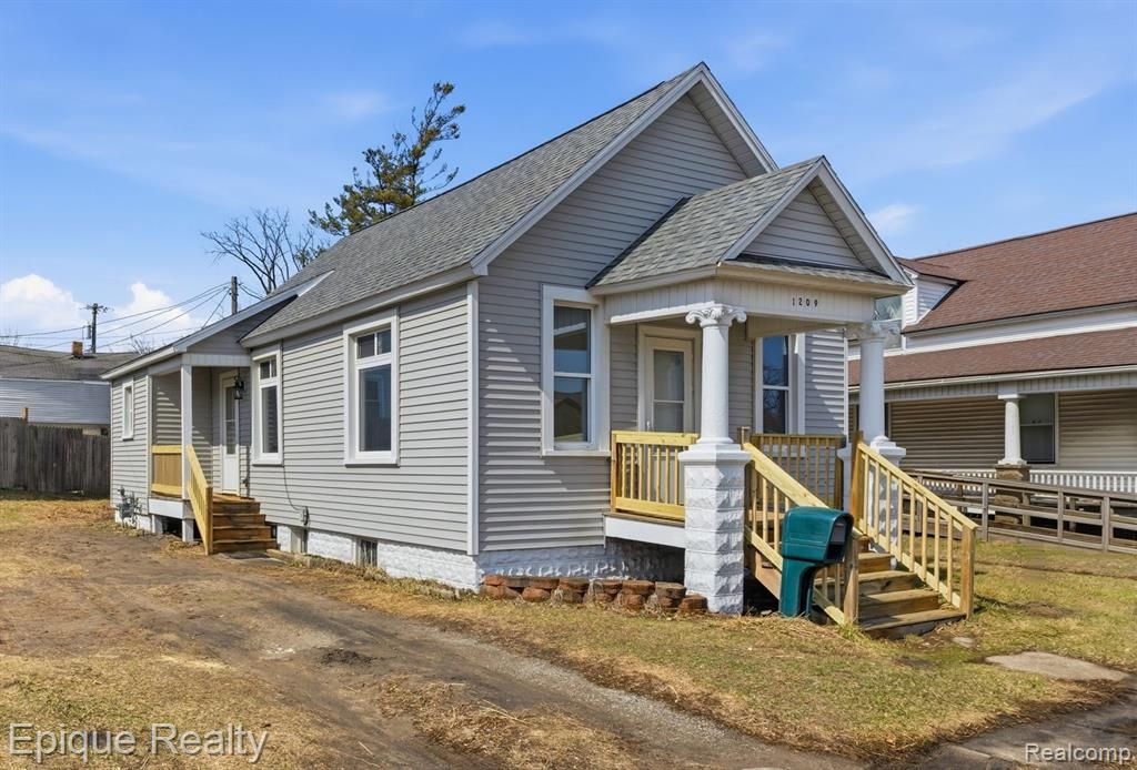 1209 10th Avenue, Port Huron, MI 48060