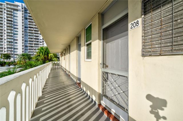 2861 Leonard Drive F208, Aventura, FL 33160