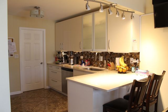 707 Kingsbridge Drive, Carol Stream, IL 60188