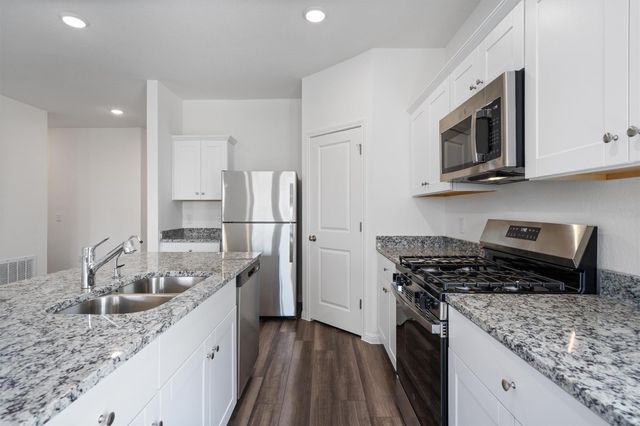 105 Bridgeview DR, Hutto, TX 78634