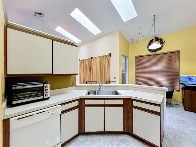 5579 RED BONE LANE, Orlando, FL 32810