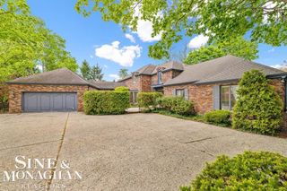 19 Stratton Place, Grosse Pointe Shores, MI 48236
