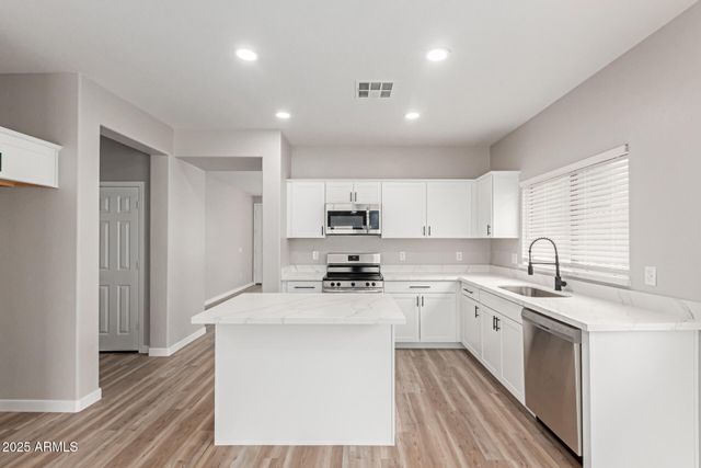 2055 E INDIAN WELLS Drive, Chandler, AZ 85249