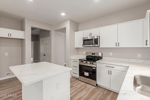 2055 E INDIAN WELLS Drive, Chandler, AZ 85249