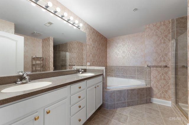 1 ITASCA Place 412, Itasca, IL 60143