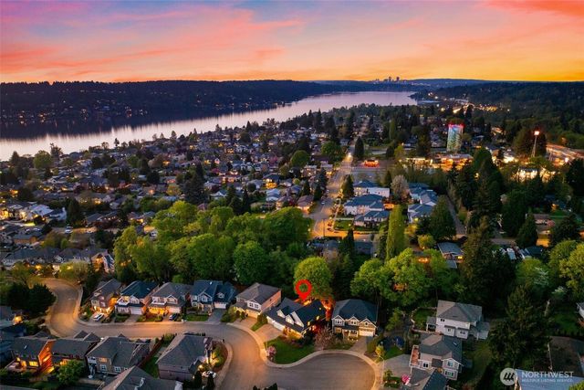 1300 N 27th Place, Renton, WA 98056