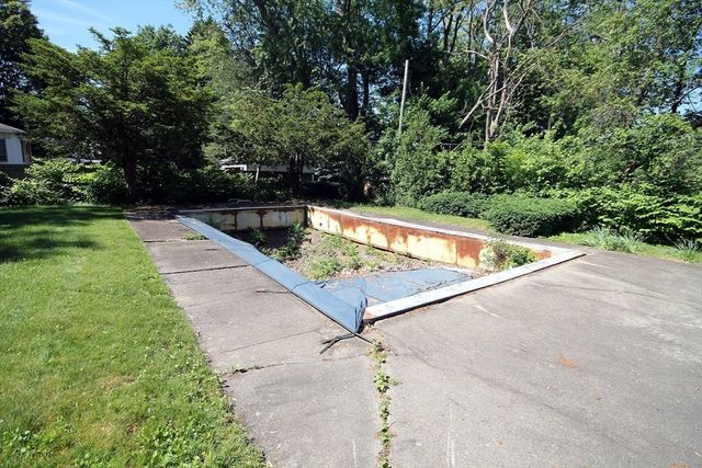 50 Bellevue Ave, Springfield, MA 01108
