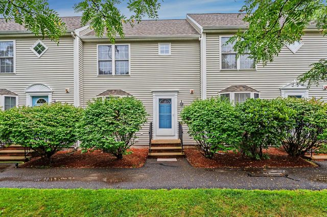 15 Elm St Apt 2, Derry, NH 03038