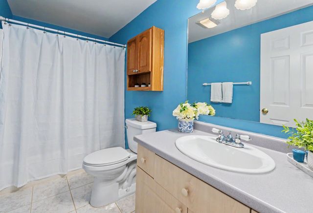 15 Elm St Apt 2, Derry, NH 03038