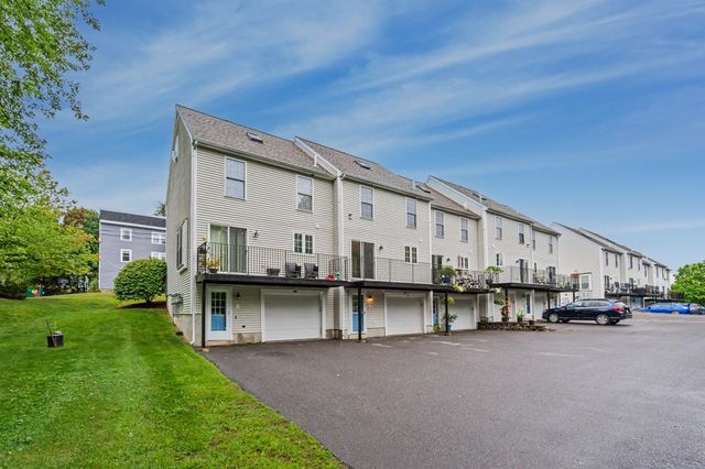 15 Elm St Apt 2, Derry, NH 03038
