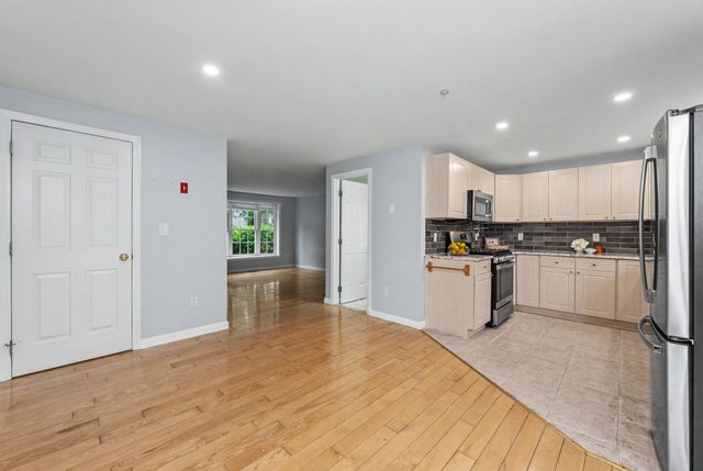 15 Elm St Apt 2, Derry, NH 03038