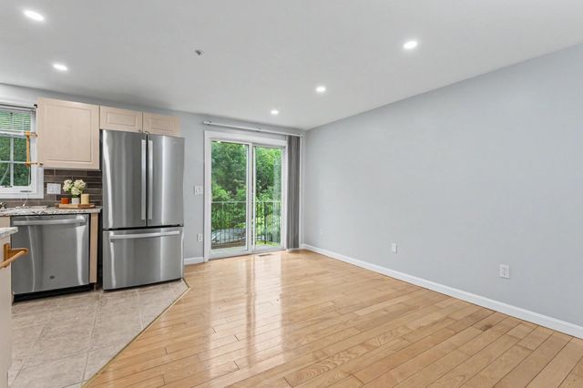 15 Elm St Apt 2, Derry, NH 03038