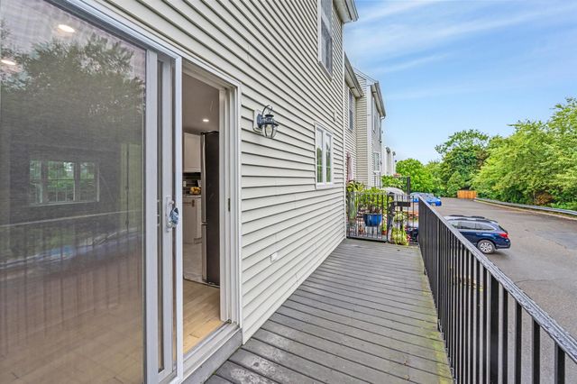 15 Elm St Apt 2, Derry, NH 03038