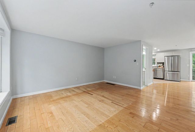 15 Elm St Apt 2, Derry, NH 03038