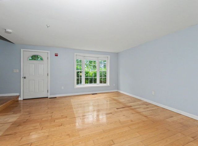 15 Elm St Apt 2, Derry, NH 03038