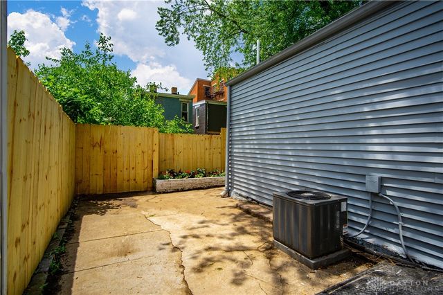 913 Charlotte Street, Hamilton, OH 45214